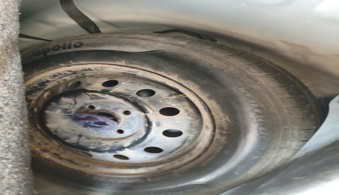 2021 Maruti Swift VXI, Petrol, Manual, 72,440 km, tyre