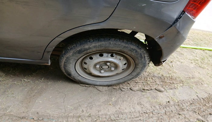2013 Maruti Wagon R 1.0 LXI CNG, Petrol, Manual, 1,05,808 km, tyre