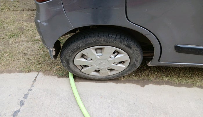 2013 Maruti Wagon R 1.0 LXI CNG, Petrol, Manual, 1,05,808 km, tyre
