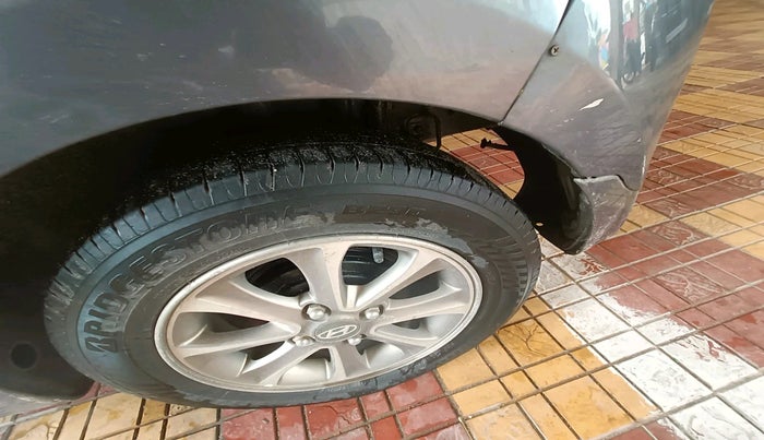 2015 Hyundai Grand i10 ASTA 1.1 CRDI, Diesel, Manual, 1,00,414 km, tyre