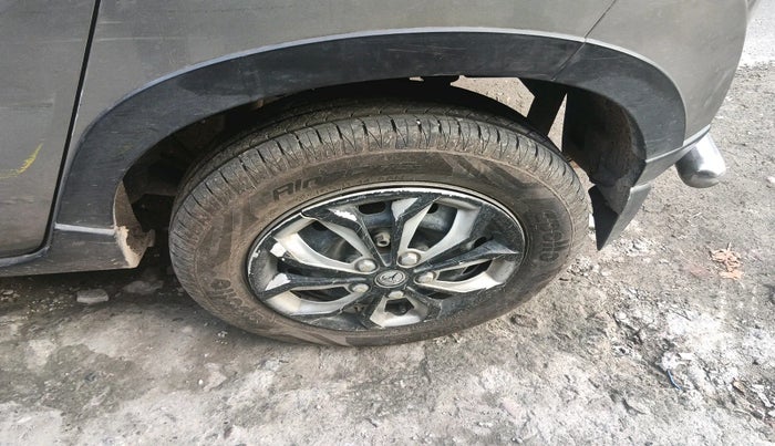 2017 Mahindra Kuv100 K4 6 STR, Petrol, Manual, 71,561 km, tyre