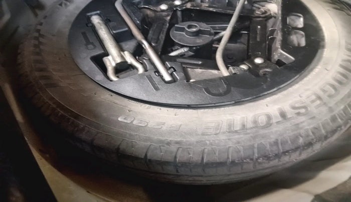 2017 Mahindra Kuv100 K4 6 STR, Petrol, Manual, 71,561 km, tyre