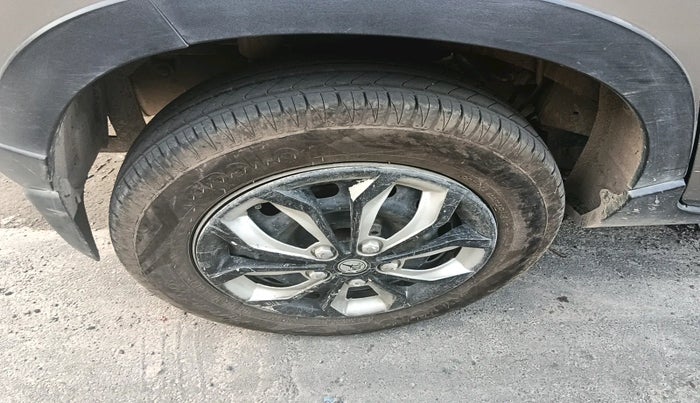2017 Mahindra Kuv100 K4 6 STR, Petrol, Manual, 71,561 km, tyre