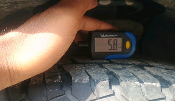 2018 Mahindra XUV500 W7, Diesel, Manual, 1,20,609 km, tyre