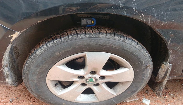 2011 Skoda Fabia ELEGANCE 1.6 MPI, Petrol, Manual, 1,16,397 km, tyre