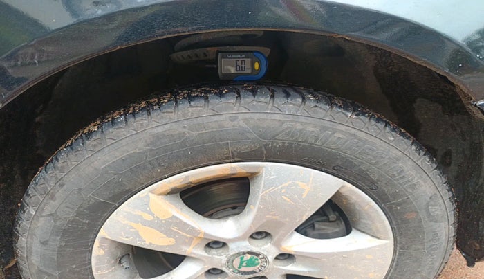 2011 Skoda Fabia ELEGANCE 1.6 MPI, Petrol, Manual, 1,16,397 km, tyre