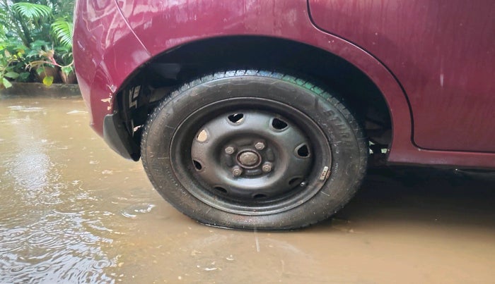 2015 Maruti Alto K10 VXI, Petrol, Manual, 27,694 km, tyre