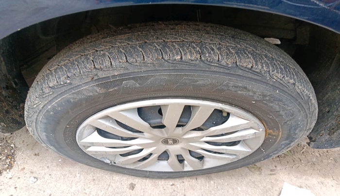 2020 Maruti Swift VXI, Petrol, Manual, 54,938 km, tyre