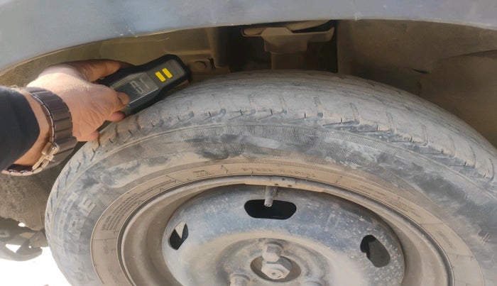 2016 Renault Kwid RXT 0.8, Petrol, Manual, 69,900 km, tyre