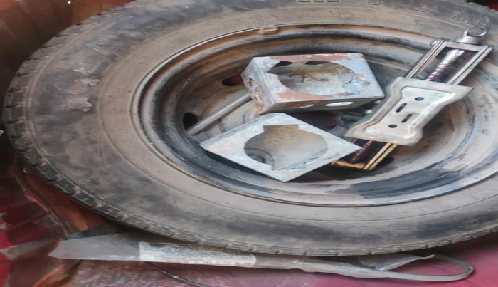 2016 Renault Kwid RXT 0.8, Petrol, Manual, 69,900 km, tyre