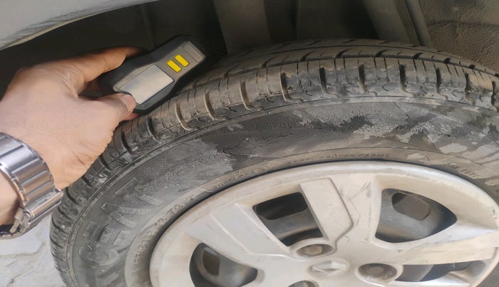 2016 Renault Kwid RXT 0.8, Petrol, Manual, 69,900 km, tyre