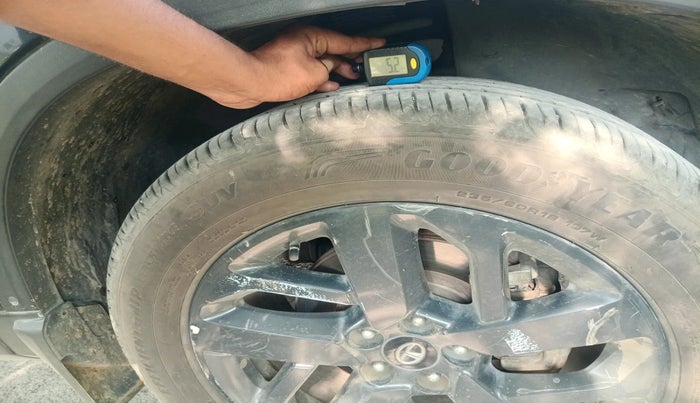 2022 Tata Safari XT PLUS, Diesel, Manual, 2,28,996 km, tyre