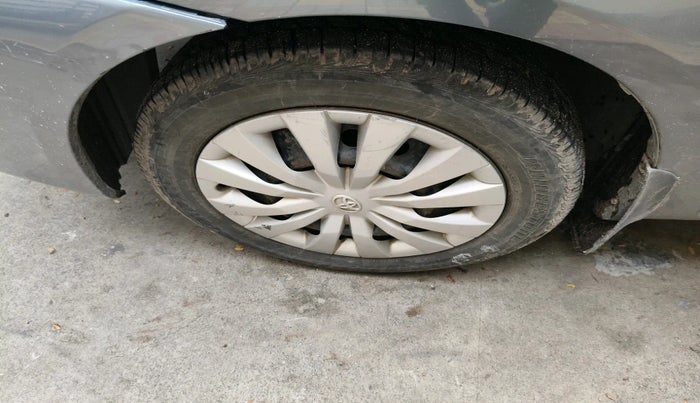 2013 Toyota Etios G, Petrol, Manual, 76,233 km, tyre