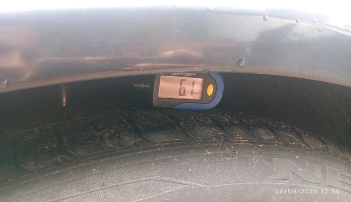 2011 Audi A6 2.0 TDI, Diesel, Automatic, 1,19,945 km, tyre