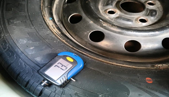 2010 Maruti Swift VXI, Petrol, Manual, 93,969 km, tyre