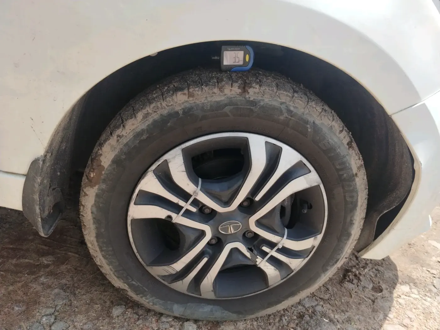 2021 Tata Tiago XZA PETROL, Petrol, Automatic, 1,26,450 km, tyre
