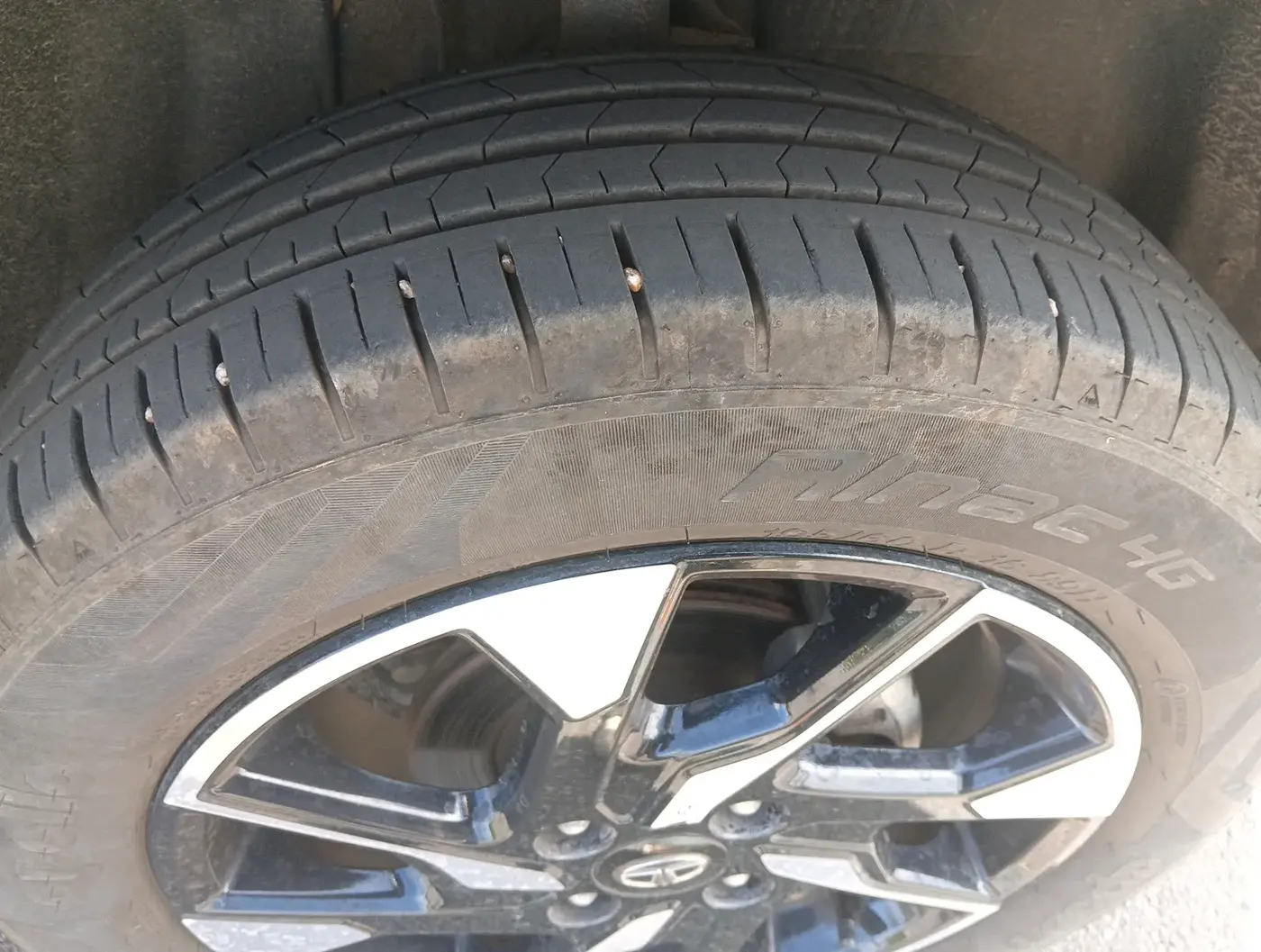 2022 Tata PUNCH CREATIVE AMT 1.2 RTN DUAL TONE, Petrol, Automatic, 11,473 km, tyre