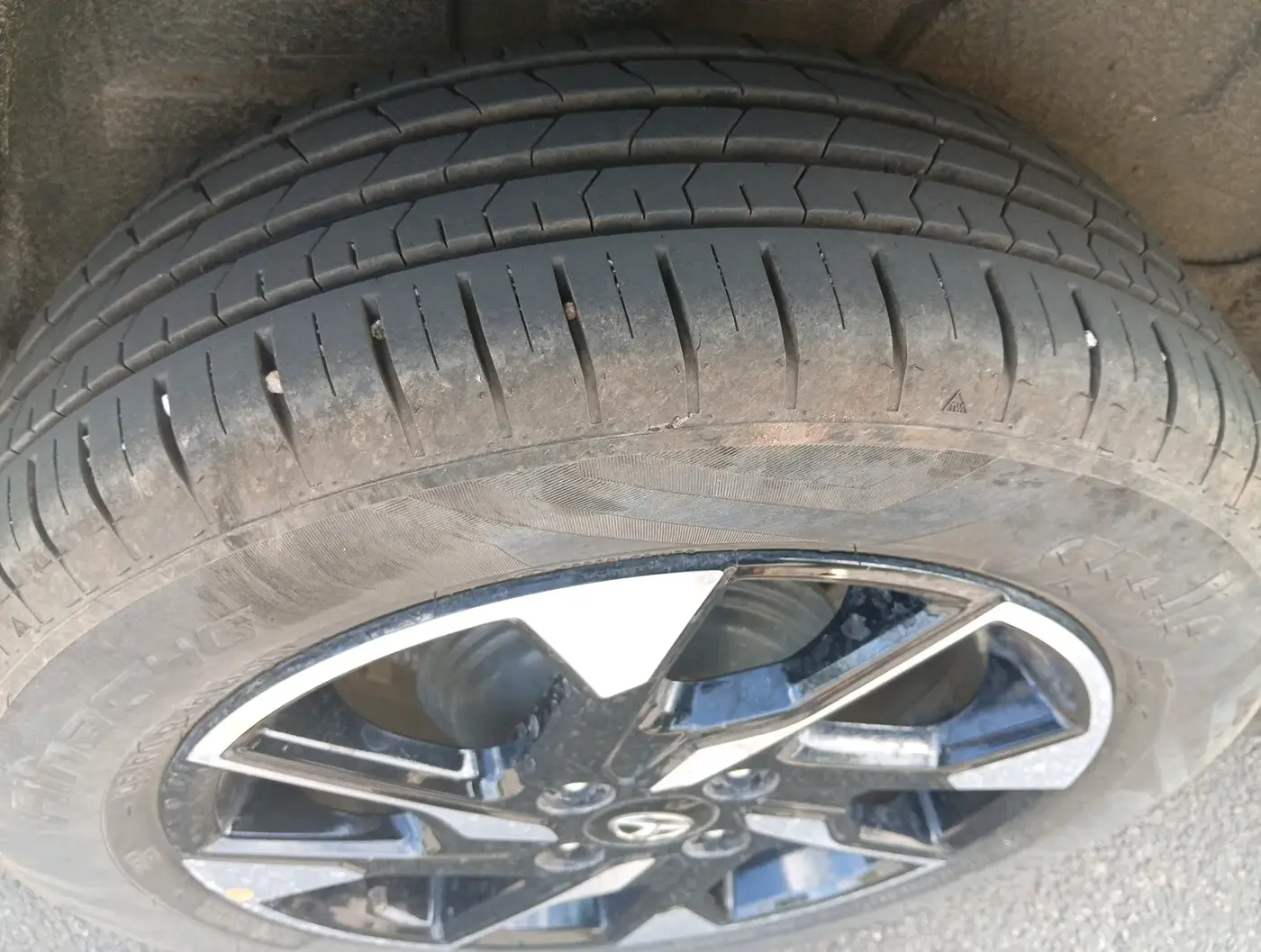 2022 Tata PUNCH CREATIVE AMT 1.2 RTN DUAL TONE, Petrol, Automatic, 11,473 km, tyre