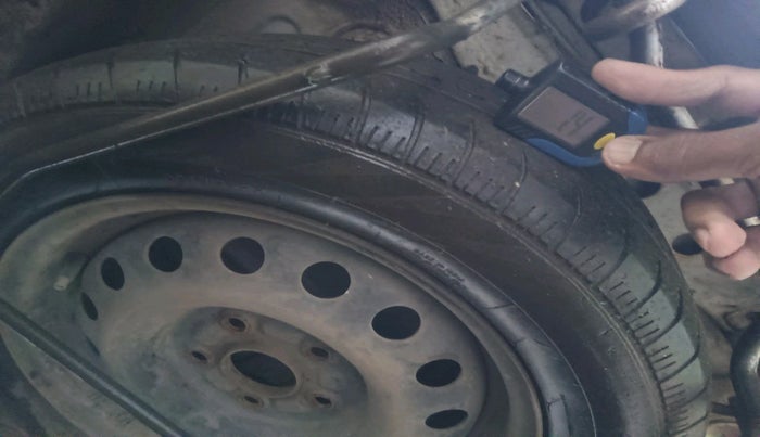 2018 Maruti Ertiga VXI CNG, Petrol, Manual, 84,136 km, tyre