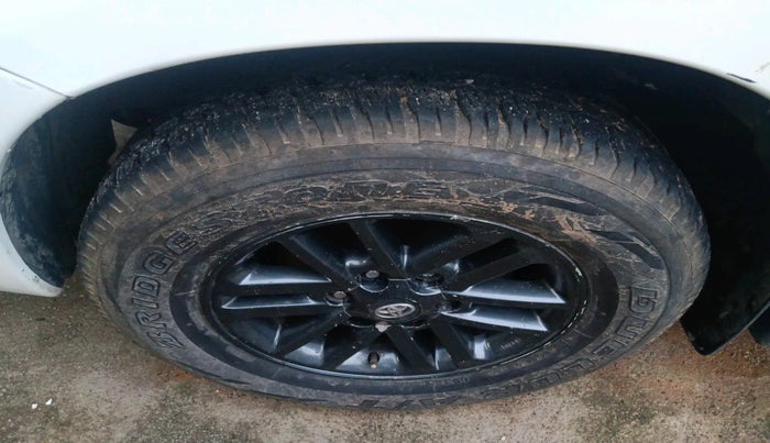 2015 Toyota Fortuner 3.0 4X2 AT, Diesel, Automatic, 1,36,616 km, tyre