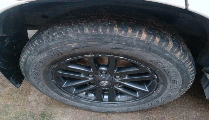 2015 Toyota Fortuner 3.0 4X2 AT, Diesel, Automatic, 1,36,616 km, tyre