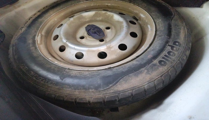 2021 Maruti Swift LXI, Petrol, Manual, 40,099 km, tyre