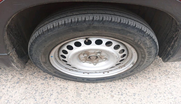 2016 Maruti Vitara Brezza LDI, Diesel, Manual, 1,22,907 km, tyre