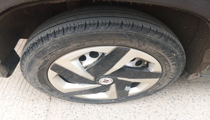 2016 Maruti Vitara Brezza LDI, Diesel, Manual, 1,22,907 km, tyre