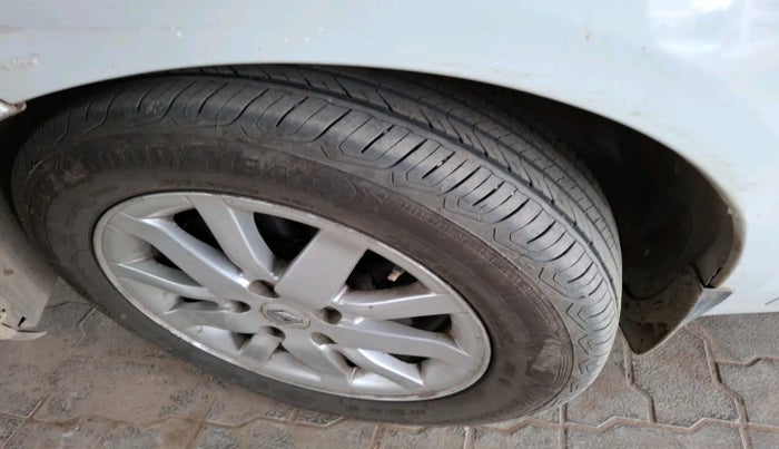 2012 Renault Fluence 1.5 E4, Diesel, Manual, 1,41,764 km, tyre