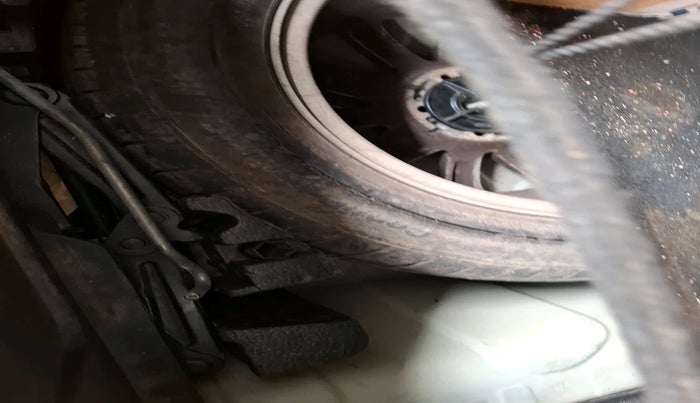 2012 Renault Fluence 1.5 E4, Diesel, Manual, 1,41,764 km, tyre