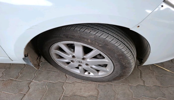 2012 Renault Fluence 1.5 E4, Diesel, Manual, 1,41,764 km, tyre