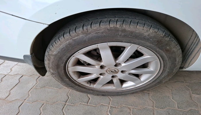 2012 Renault Fluence 1.5 E4, Diesel, Manual, 1,41,764 km, tyre