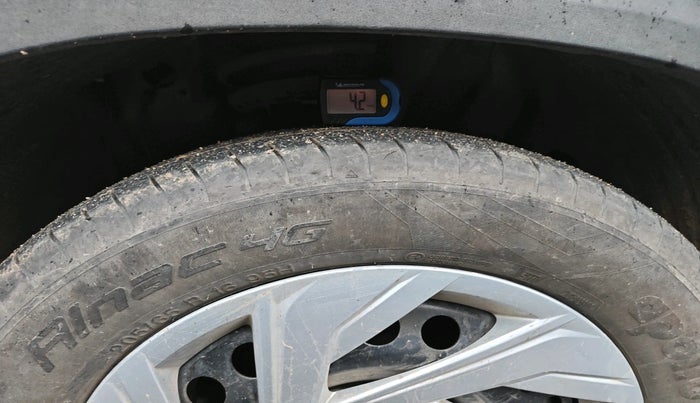 2021 Hyundai Creta EX 1.5 DIESEL, Diesel, Manual, 1,99,254 km, tyre