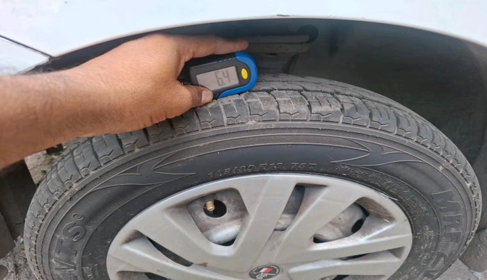 2011 Maruti Wagon R 1.0 LXI CNG, Petrol, Manual, 2,61,809 km, tyre