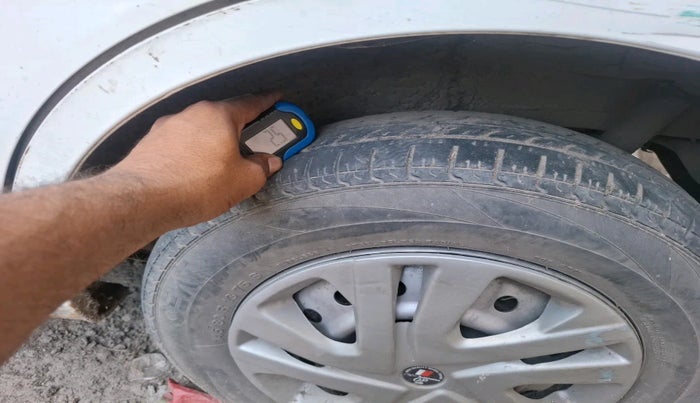 2011 Maruti Wagon R 1.0 LXI CNG, Petrol, Manual, 2,61,809 km, tyre