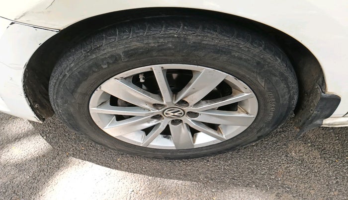 2015 Volkswagen Polo HIGHLINE1.5L, Diesel, Manual, 85,693 km, tyre