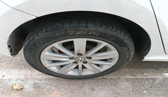 2015 Volkswagen Polo HIGHLINE1.5L, Diesel, Manual, 85,693 km, tyre
