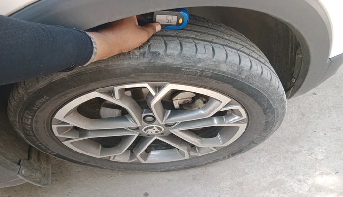 2023 Skoda KUSHAQ STYLE 1.0L TSI AT, Petrol, Automatic, 21,208 km, tyre