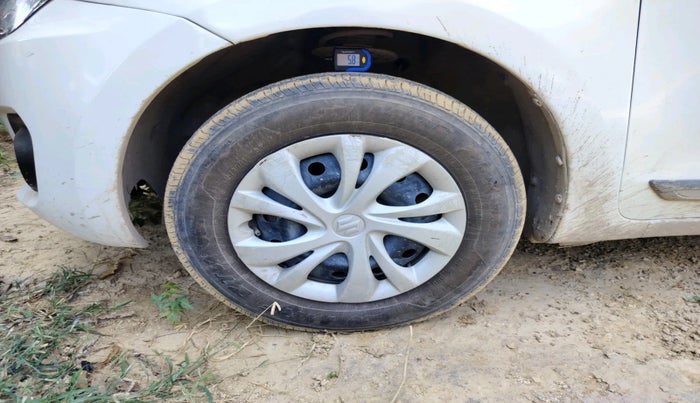 2022 Maruti Swift VXI, Petrol, Manual, 76,461 km, tyre