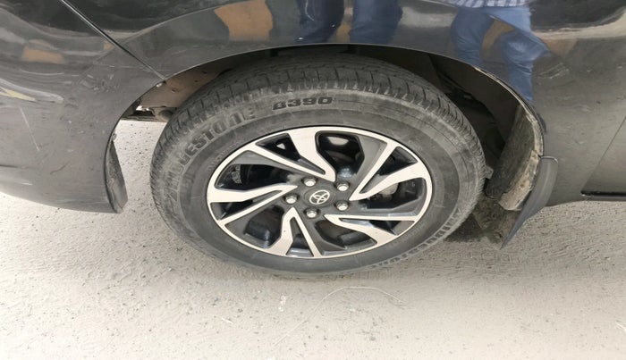 2021 Toyota Innova Crysta 2.7 GX AT 7 STR, Petrol, Automatic, 61,938 km, tyre