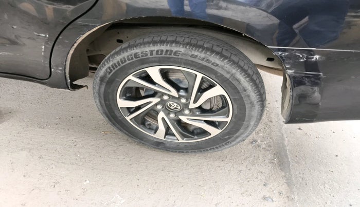 2021 Toyota Innova Crysta 2.7 GX AT 7 STR, Petrol, Automatic, 61,938 km, tyre