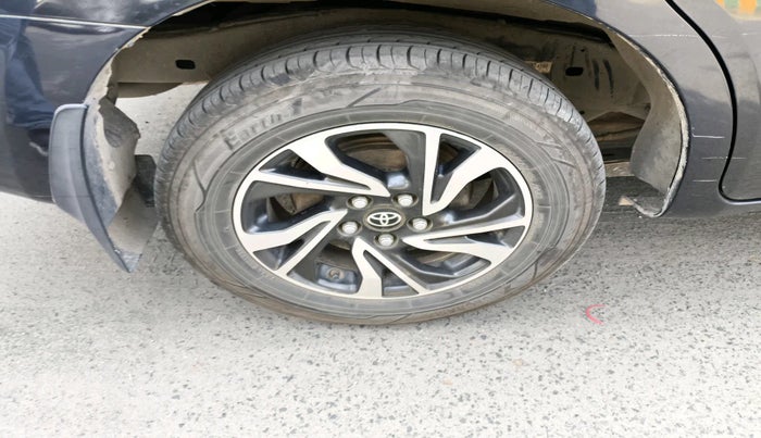 2021 Toyota Innova Crysta 2.7 GX AT 7 STR, Petrol, Automatic, 61,938 km, tyre