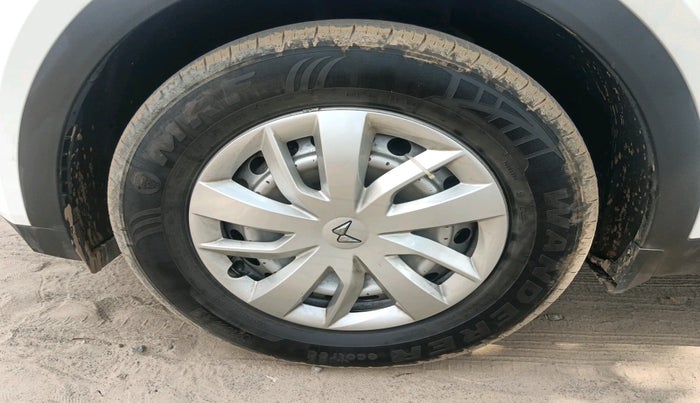 2024 Mahindra XUV700 MX D MT 5 STR, Diesel, Manual, 9,669 km, tyre