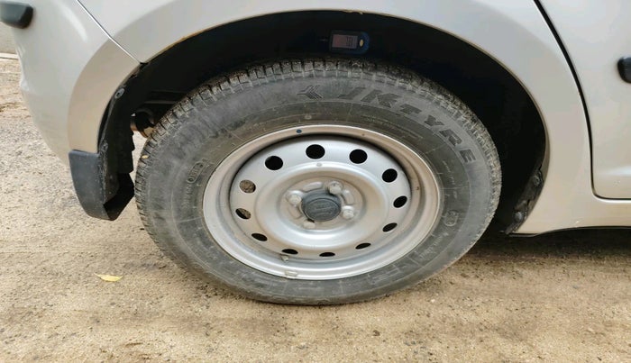 2010 Maruti Swift LXI, Petrol, Manual, 25,215 km, tyre
