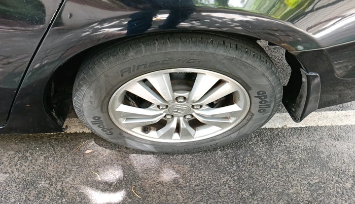 2013 Honda Accord 2.4L I-VTEC MT, Petrol, Manual, 1,18,037 km, tyre