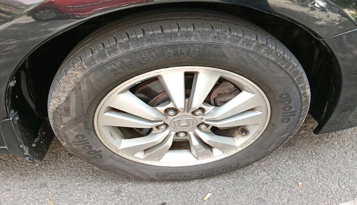 2013 Honda Accord 2.4L I-VTEC MT, Petrol, Manual, 1,18,037 km, tyre