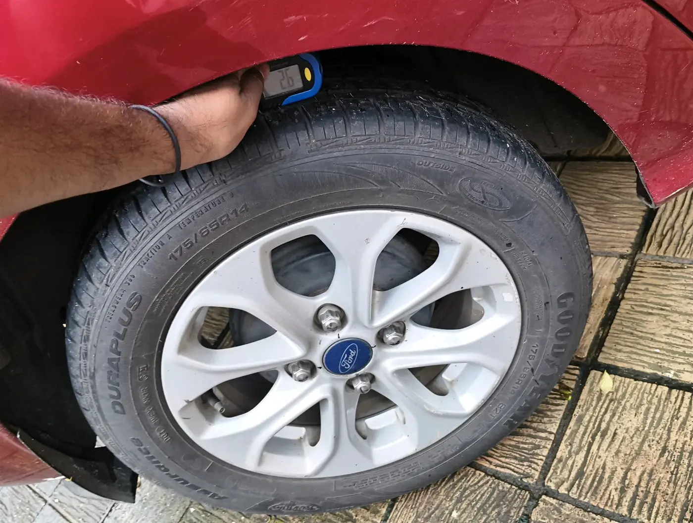 2015 Ford Figo Aspire TITANIUM 1.5 PETROL AT, Petrol, Automatic, 77,650 km, tyre