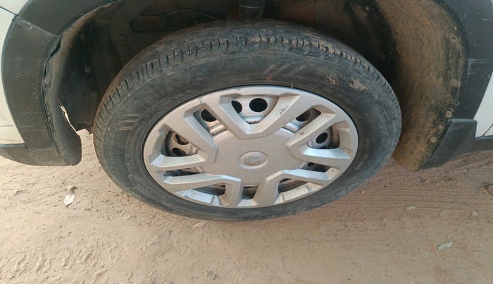 2021 Maruti Vitara Brezza LXI, Petrol, Manual, 33,988 km, tyre