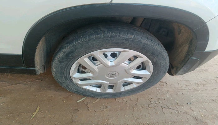 2021 Maruti Vitara Brezza LXI, Petrol, Manual, 33,988 km, tyre
