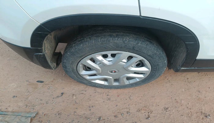 2021 Maruti Vitara Brezza LXI, Petrol, Manual, 33,988 km, tyre